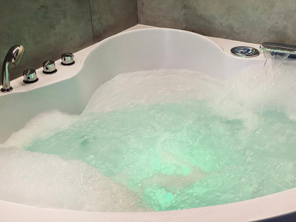 Apartment Premium Jacuzzi For Couples, Old Town Краков Экстерьер фото