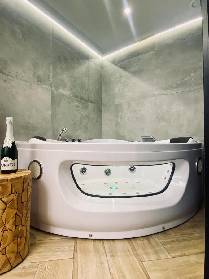 Apartment Premium Jacuzzi For Couples, Old Town Краков Экстерьер фото