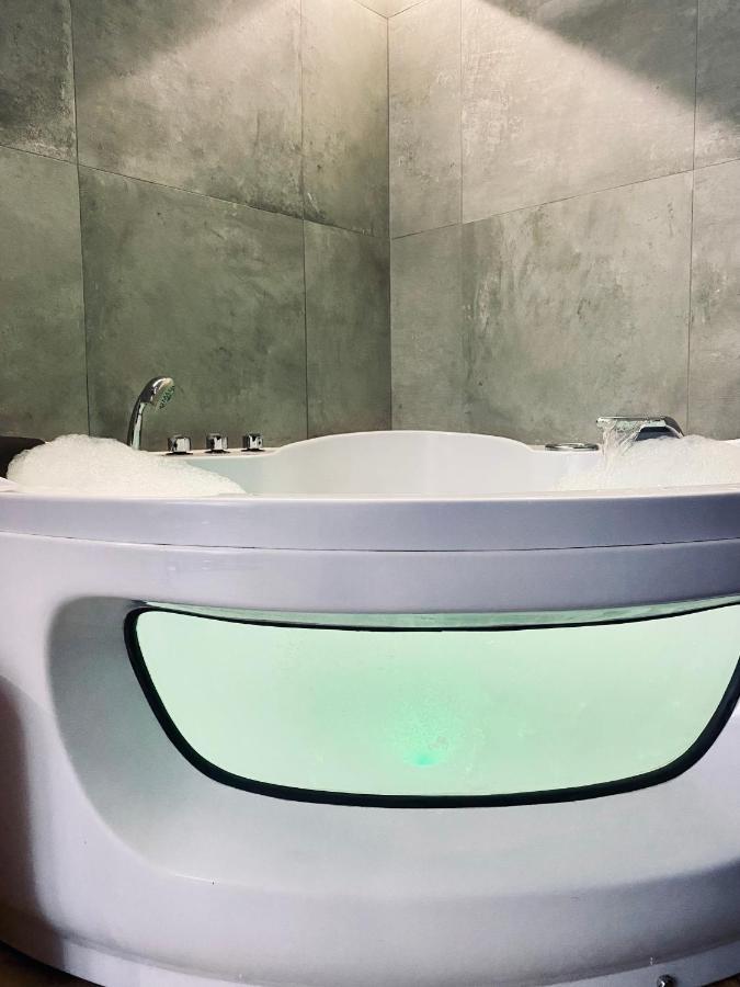 Apartment Premium Jacuzzi For Couples, Old Town Краков Экстерьер фото