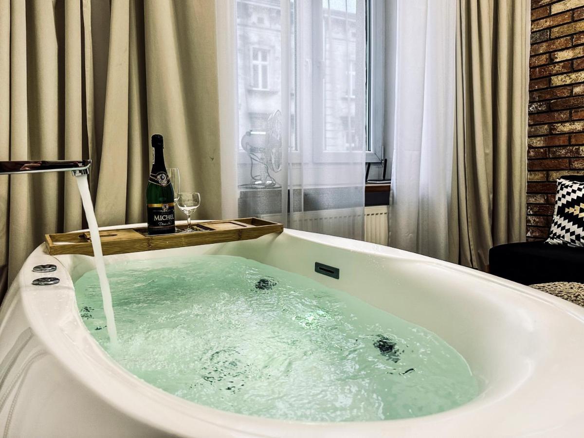 Apartment Premium Jacuzzi For Couples, Old Town Краков Экстерьер фото
